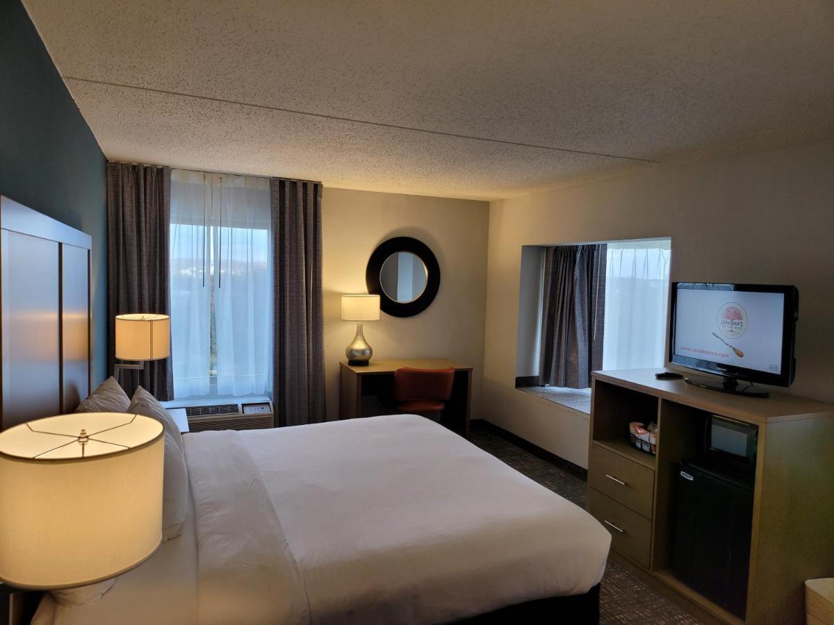Comfort Inn & Suites Alexandria West Экстерьер фото