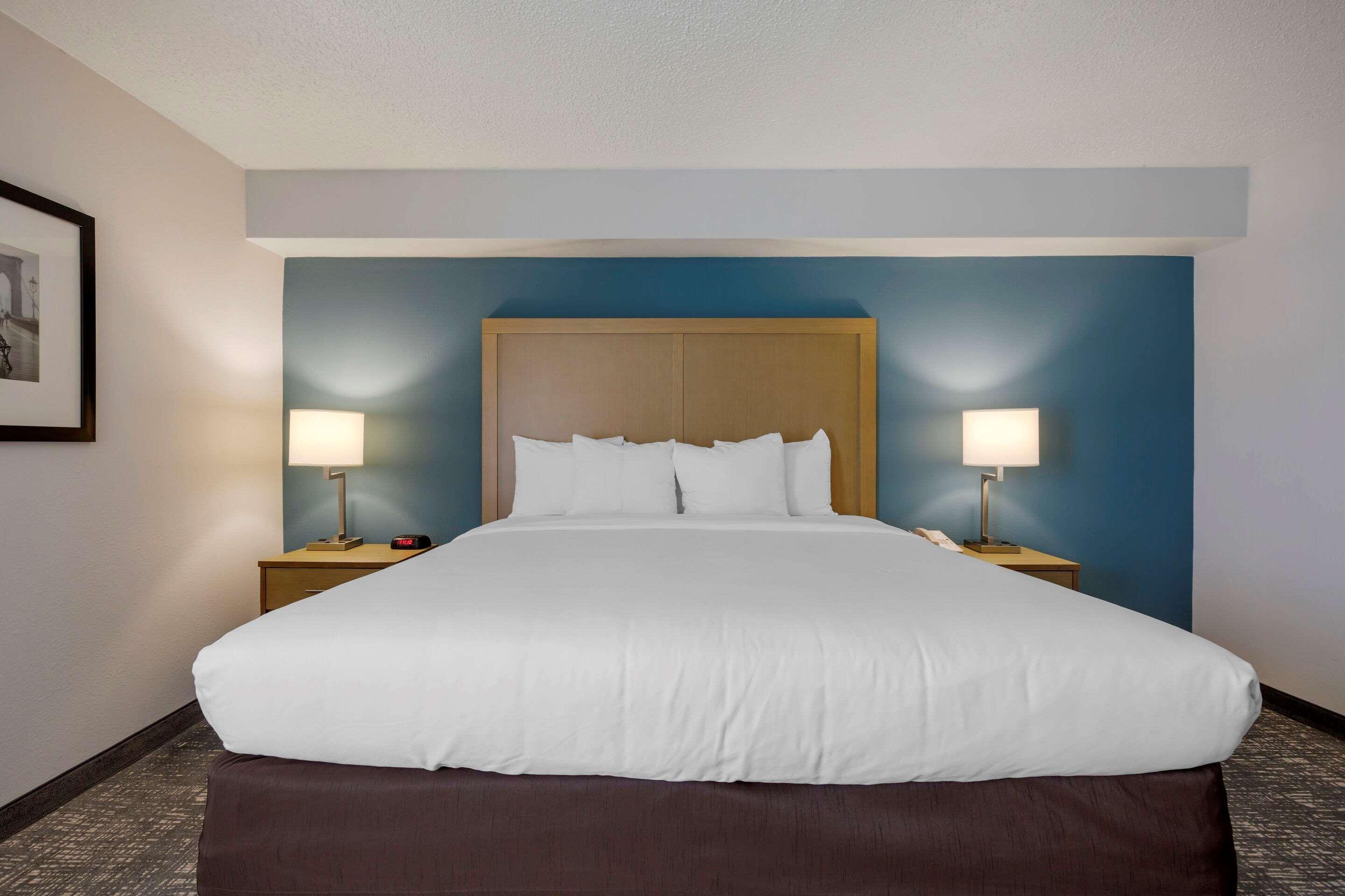 Comfort Inn & Suites Alexandria West Экстерьер фото