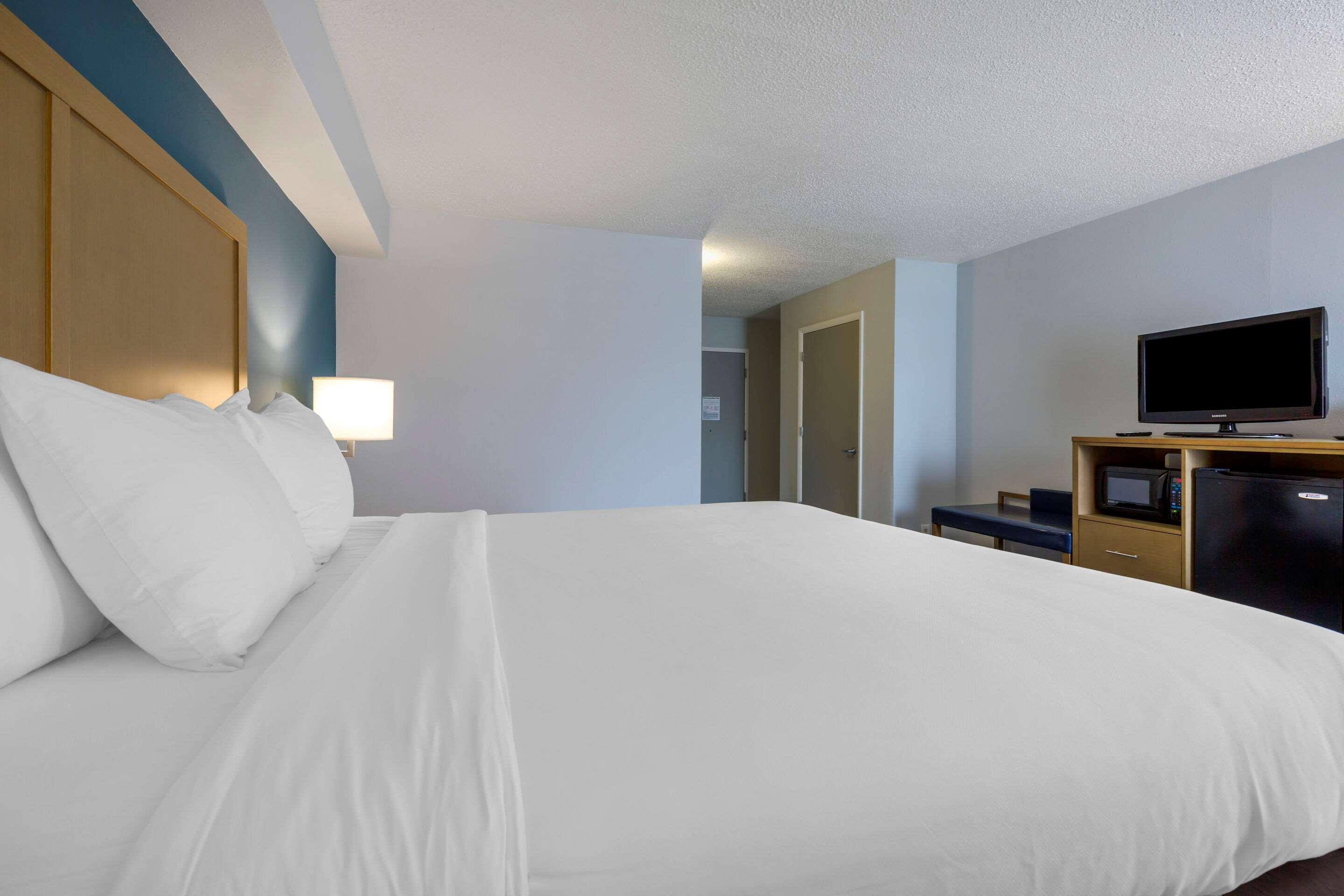 Comfort Inn & Suites Alexandria West Экстерьер фото