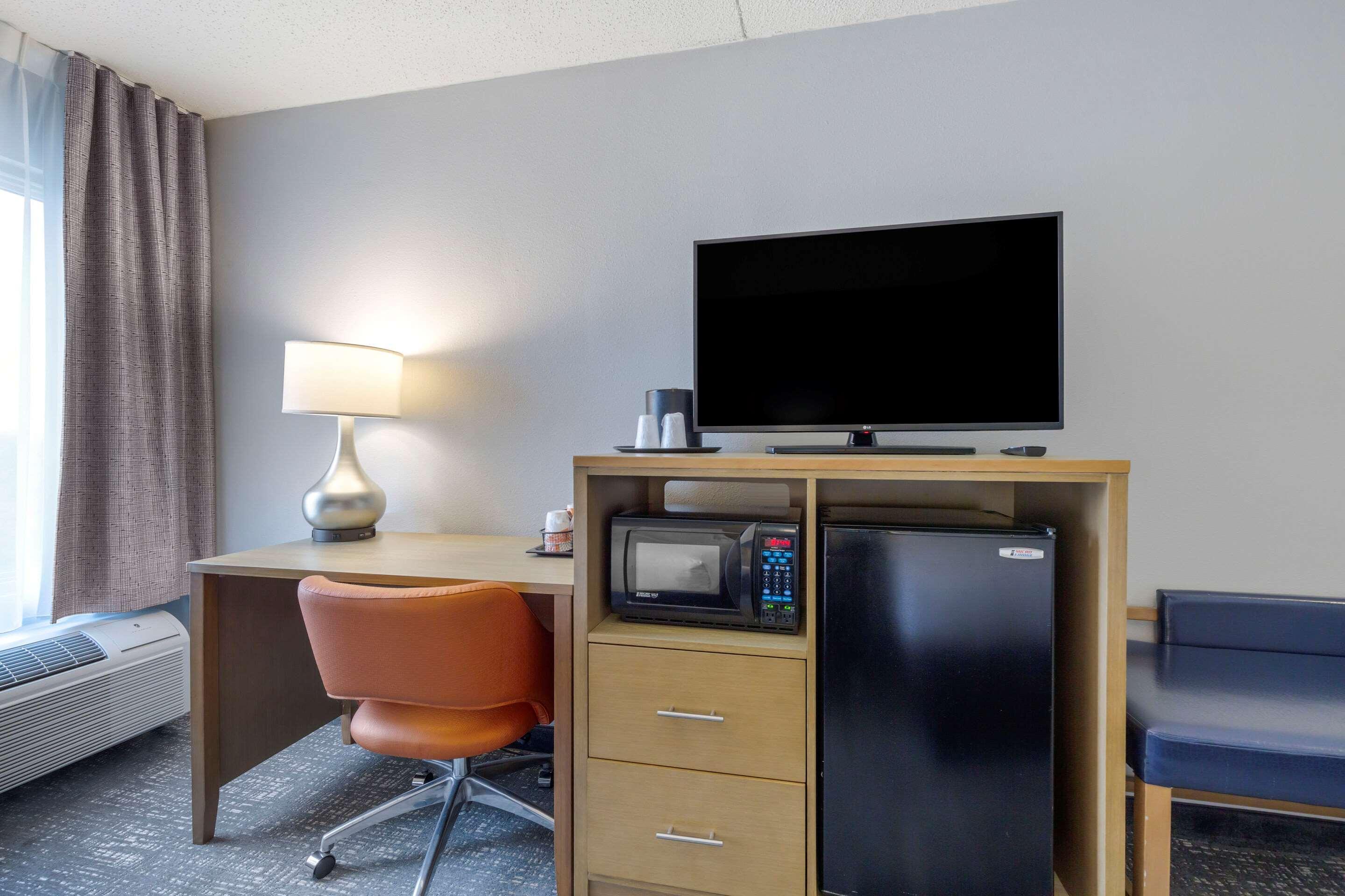 Comfort Inn & Suites Alexandria West Экстерьер фото