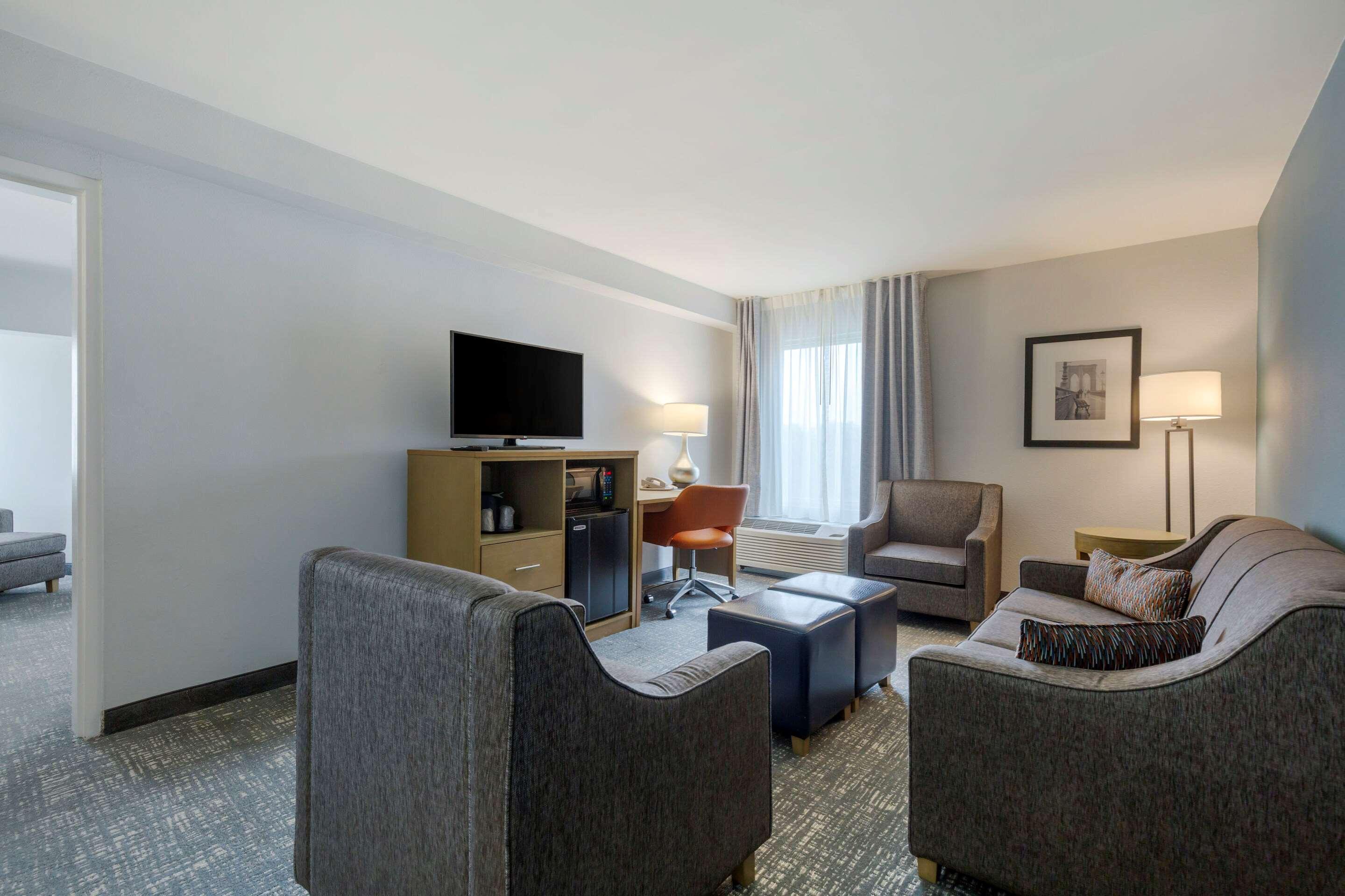 Comfort Inn & Suites Alexandria West Экстерьер фото
