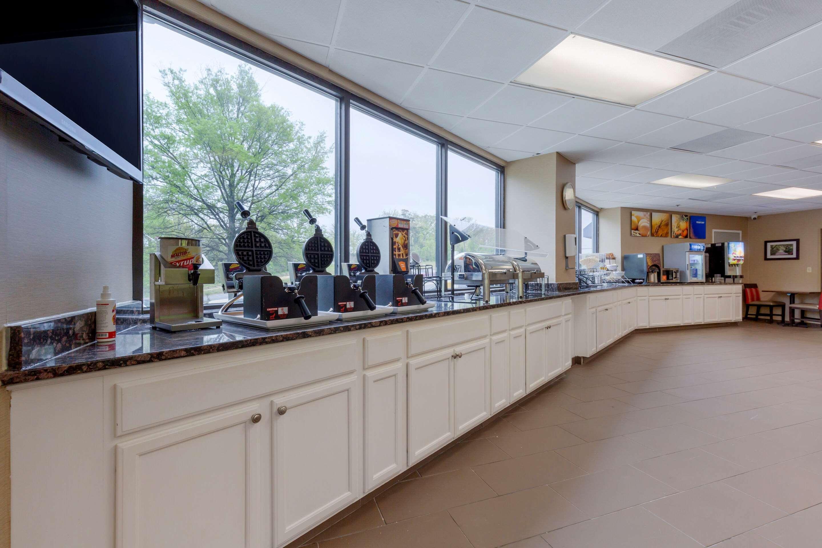 Comfort Inn & Suites Alexandria West Экстерьер фото