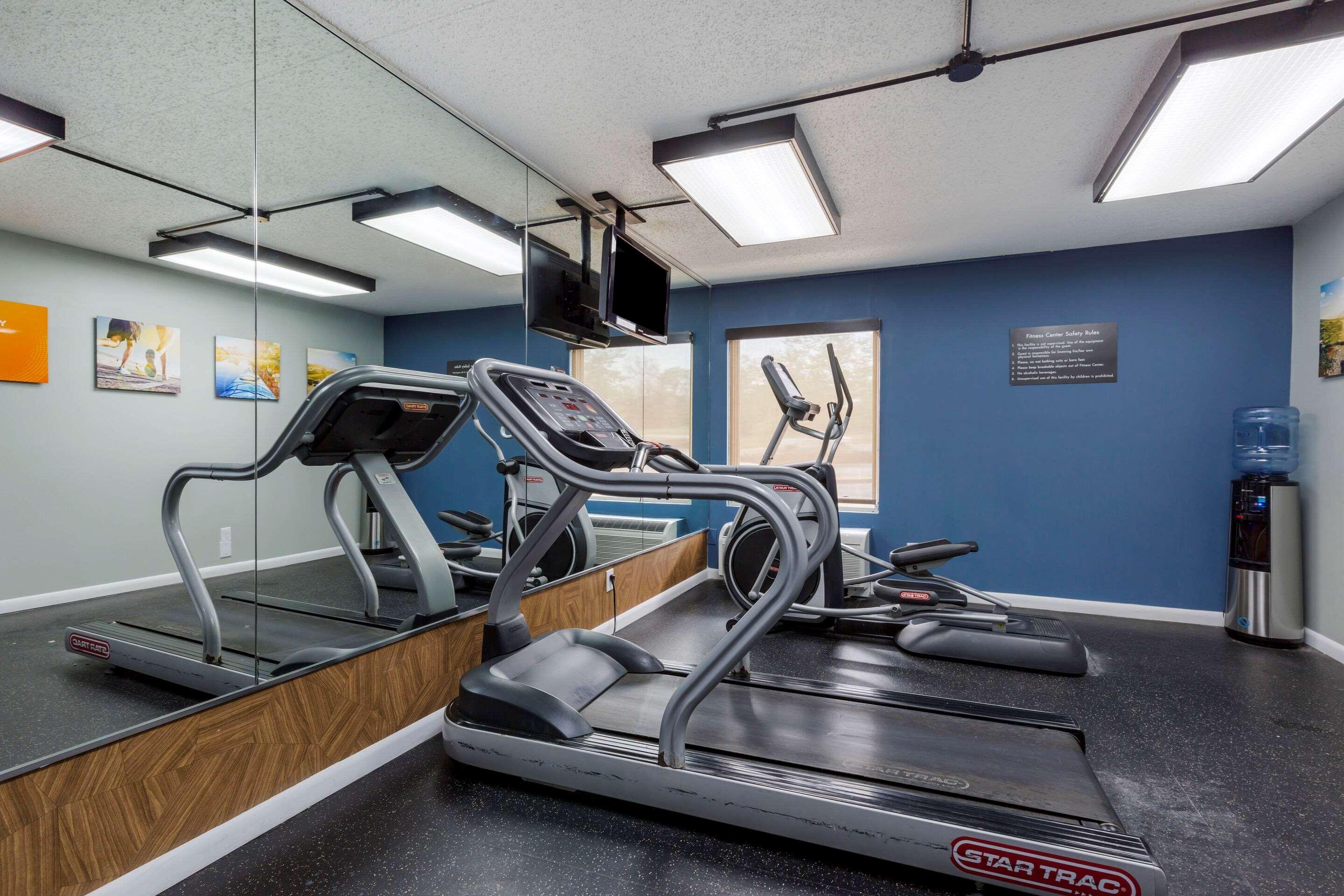 Comfort Inn & Suites Alexandria West Экстерьер фото