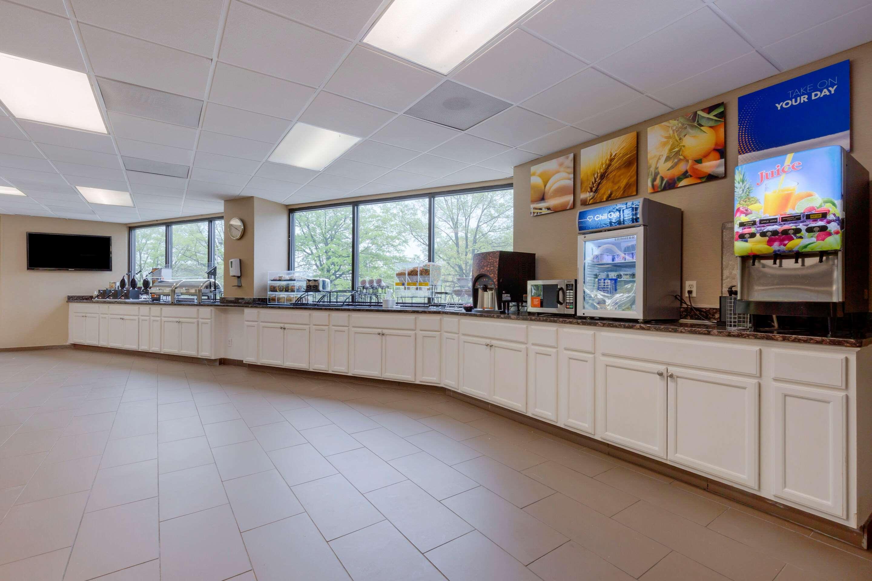 Comfort Inn & Suites Alexandria West Экстерьер фото