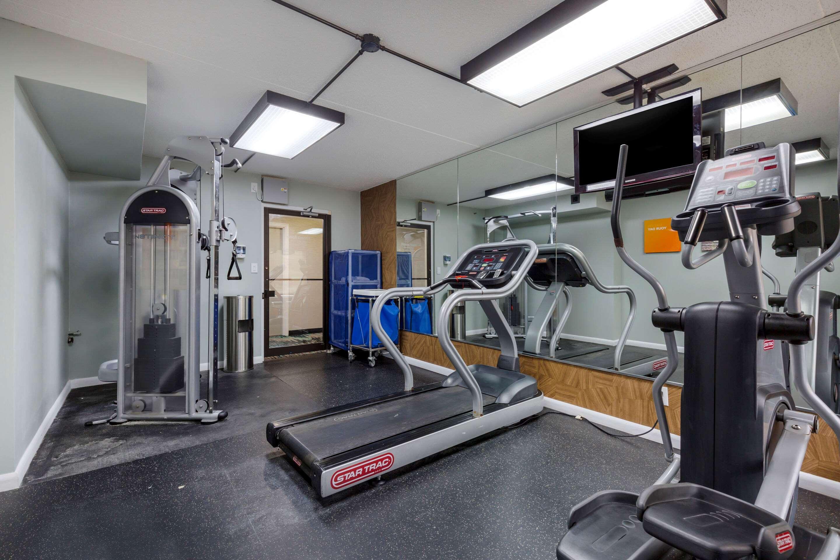 Comfort Inn & Suites Alexandria West Экстерьер фото
