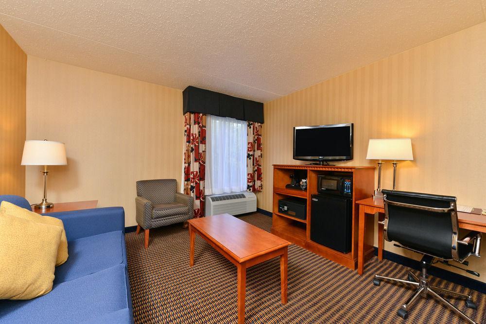 Comfort Inn & Suites Alexandria West Экстерьер фото