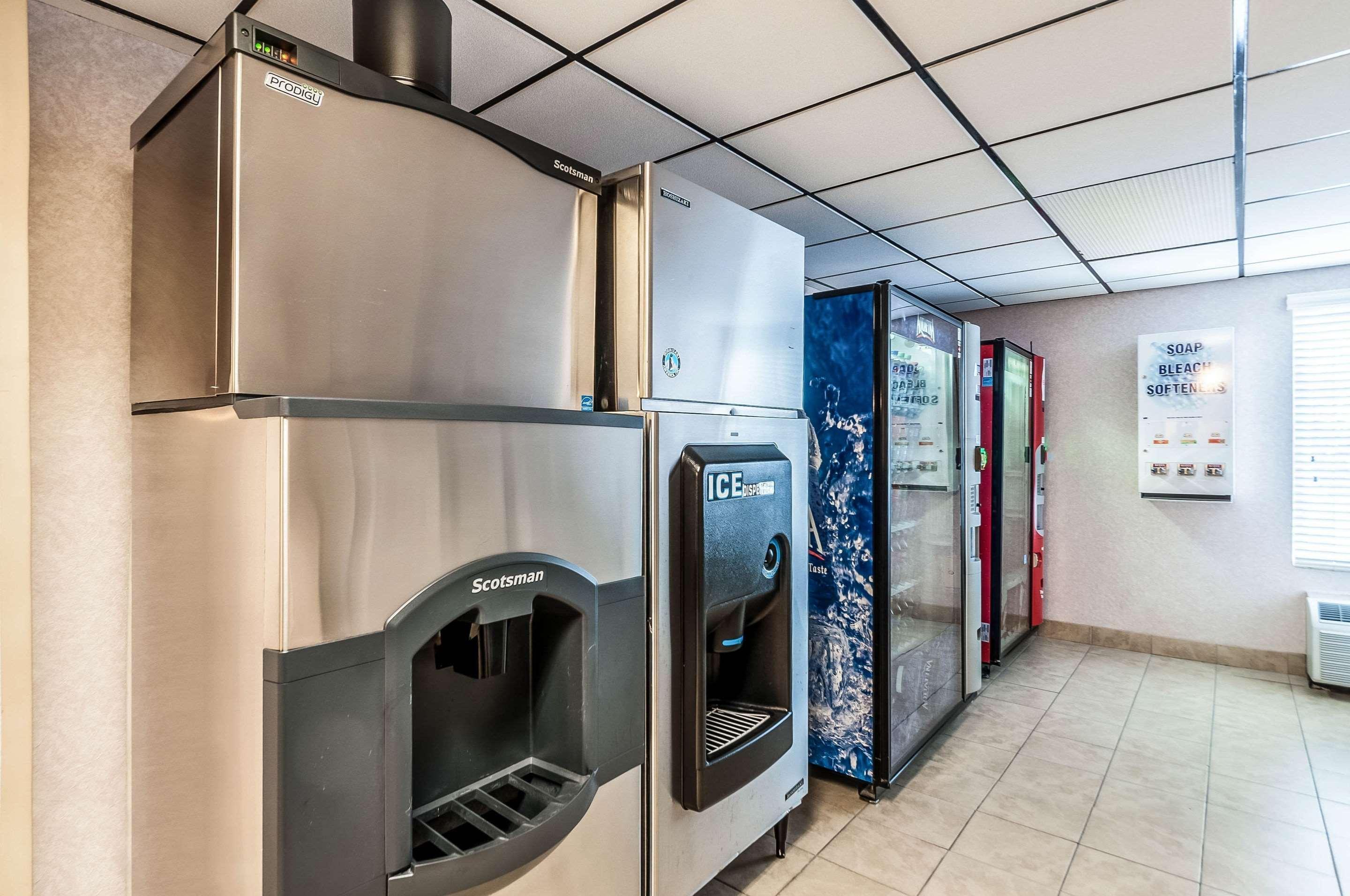 Comfort Inn & Suites Alexandria West Экстерьер фото