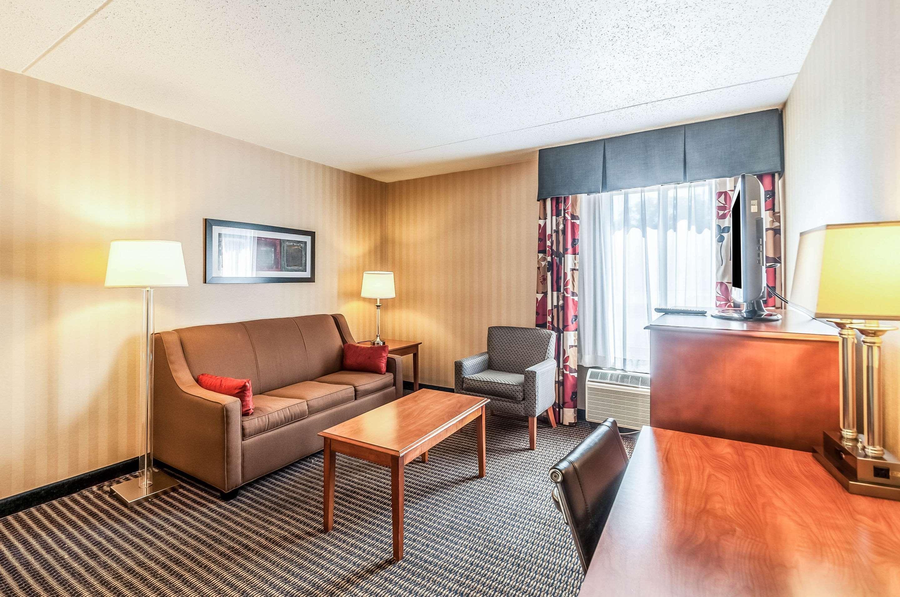 Comfort Inn & Suites Alexandria West Экстерьер фото