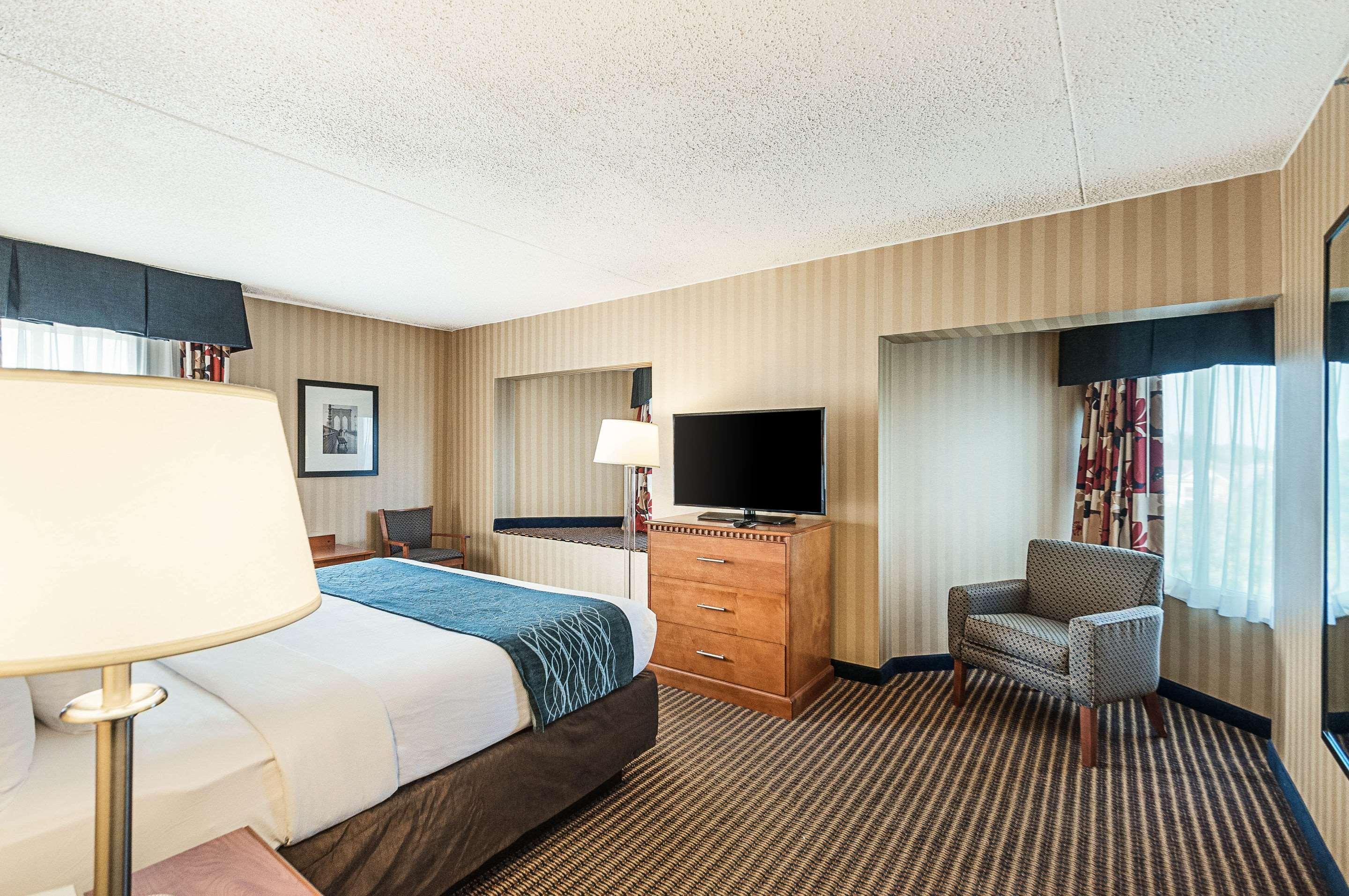Comfort Inn & Suites Alexandria West Экстерьер фото