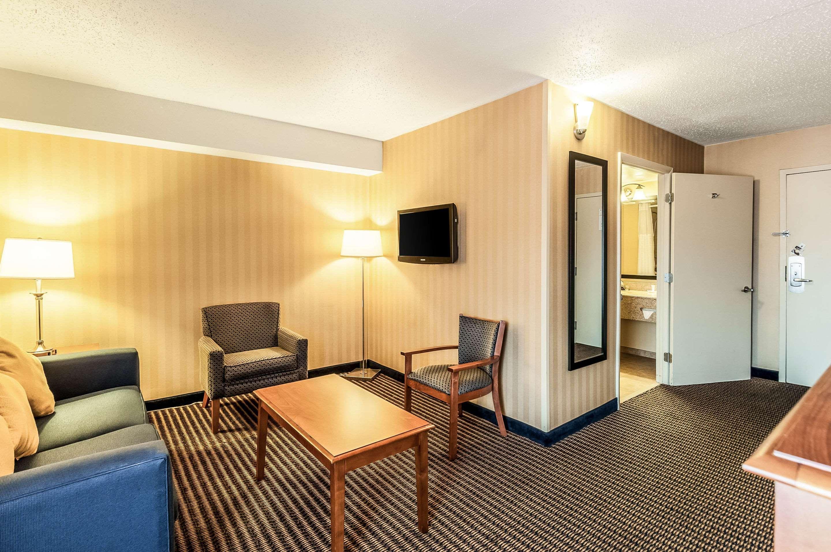 Comfort Inn & Suites Alexandria West Экстерьер фото